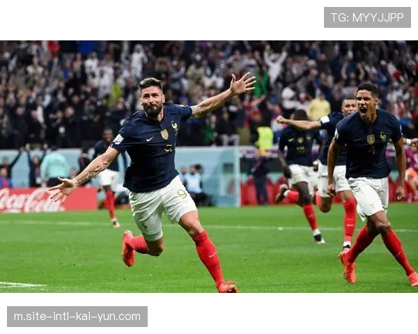 吉鲁头球闪击创纪录,39岁老将成欧联淘汰赛最年长进球者 吉鲁头球闪击创纪录,39岁老将成欧联淘汰赛最年长进球者